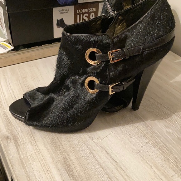 Saks fifth avenue fur booties - Picture 2 of 2